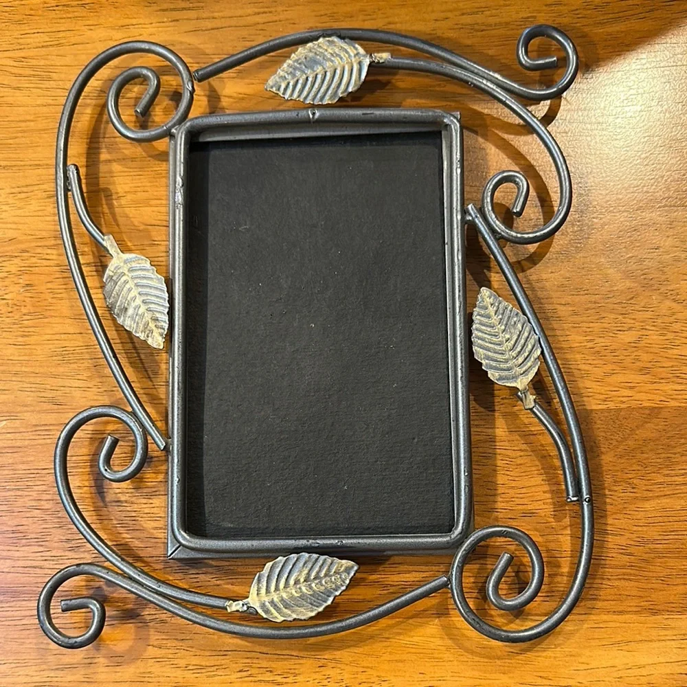 Elegant Black and Gold Leaf Photo Frame